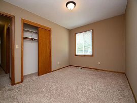 Charming 3 Bedroom 2.5 Bath Home For Rent  in Bellevue, NE (Photo 5 of 9)