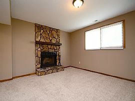 Charming 3 Bedroom 2.5 Bath Home For Rent  in Bellevue, NE (Photo 6 of 9)
