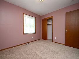 Charming 3 Bedroom 2.5 Bath Home For Rent  in Bellevue, NE (Photo 7 of 9)