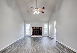 Beautiful 3 Bedroom 2 Bath Home For Rent  in Clarksville, TN