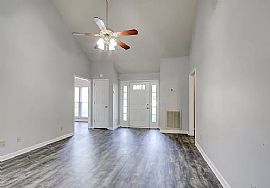 Beautiful 3 Bedroom 2 Bath Home For Rent  in Clarksville, TN (Photo 2 of 7)