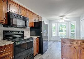 Beautiful 3 Bedroom 2 Bath Home For Rent  in Clarksville, TN (Photo 3 of 7)