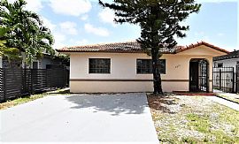 2579 W 70th St, Hialeah, Fl 33016 in Hialeah, FL