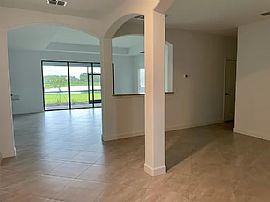 Beautiful New Home in Bradenton, FL (Photo 2 of 9)