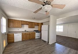 3 Bedroom 2 Bathroom House Located in Hinkley  in Hinkley, CA (Photo 4 of 8)