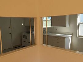 Spacious 1bd / 1ba Cottage Home - Perfect For Cal Students in Berkeley, CA (Photo 4 of 10)