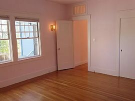 Spacious 1bd / 1ba Cottage Home - Perfect For Cal Students in Berkeley, CA (Photo 5 of 10)