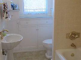 Spacious 1bd / 1ba Cottage Home - Perfect For Cal Students in Berkeley, CA (Photo 6 of 10)