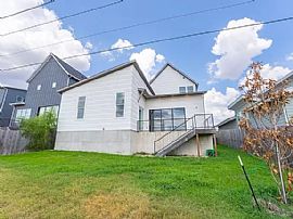 Come Tour This Unique 3 Bed 2.5 Bath Over 1900 Square Foot Home in Austin, TX (Photo 12 of 12)