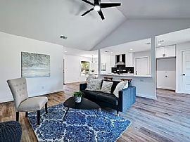 You Will Enjoy This Tastefully Updated Property in Austin, TX (Photo 3 of 10)