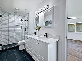 You Will Enjoy This Tastefully Updated Property in Austin, TX (Photo 6 of 10)