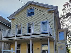 A Charming, Cozy (duplex) Home in New Haven, CT
