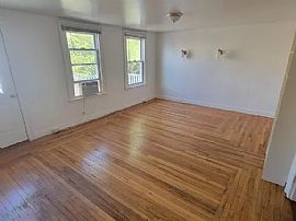 A Charming, Cozy (duplex) Home in New Haven, CT (Photo 3 of 10)