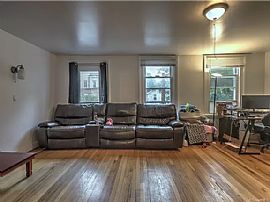 A Charming, Cozy (duplex) Home in New Haven, CT (Photo 4 of 10)
