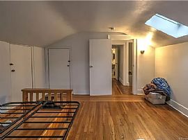 A Charming, Cozy (duplex) Home in New Haven, CT (Photo 8 of 10)