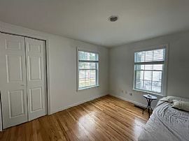 Beautiful Two/three Bedrooms Cape  in Stratford, CT (Photo 7 of 12)