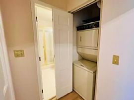 Lovely Condo Located in Sought-After Heywood Heights in Stamford, CT (Photo 4 of 7)