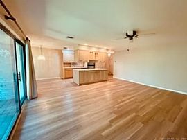 Lovely Condo Located in Sought-After Heywood Heights in Stamford, CT (Photo 6 of 7)