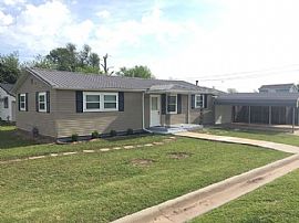 1501 E Woodson St, El Reno, Ok 73036 . Unique House in El Reno, OK (Photo 2 of 8)