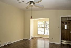 2001 Pine Bluff Ave, Orlando, Fl 32806 in Orlando, FL (Photo 3 of 12)