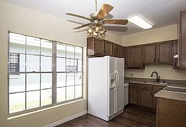 2001 Pine Bluff Ave, Orlando, Fl 32806 in Orlando, FL (Photo 5 of 12)