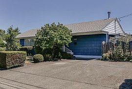 647 16th St, Springfield, Or 97477 . Available For Rent in Springfield, OR (Photo 2 of 12)