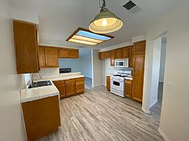 Sweet Single Family Home For Rent  in Riverside, CA (Photo 4 of 5)