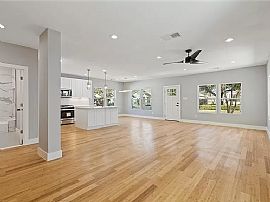 Beautiful 3 Bedroom 2 Bath Home For Bath  in Dallas, TX (Photo 2 of 8)