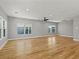 Beautiful 3 Bedroom 2 Bath Home For Bath  in Dallas, TX (Photo 8 of 8)