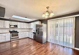 Beautiful 3 Bedroom 2 Bath Home For Rent  in Gresham, OR (Photo 2 of 8)