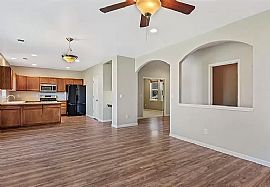 Amazing 3 Bedroom 2.5 Bath Home For Rent  in Redmond, OR (Photo 2 of 9)