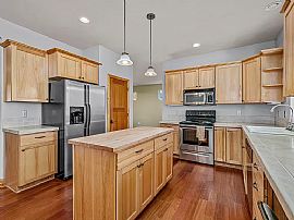 Charming 3 Bedroom 2.5 Bath Home For Rent  in Redmond, OR