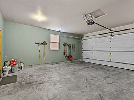 Charming 3 Bedroom 2.5 Bath Home For Rent  in Redmond, OR (Photo 10 of 10)