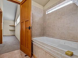 Charming 3 Bedroom 2.5 Bath Home For Rent  in Redmond, OR (Photo 6 of 10)