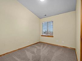 Charming 3 Bedroom 2.5 Bath Home For Rent  in Redmond, OR (Photo 8 of 10)