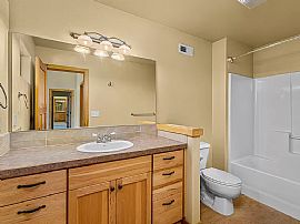 Charming 3 Bedroom 2.5 Bath Home For Rent  in Redmond, OR (Photo 9 of 10)