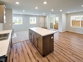 Charming 3 Bedroom 2.5 Bath Home For Rent  in Woodburn, OR (Photo 3 of 12)