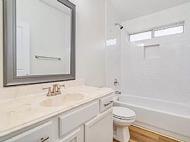 Beautiful 3 Bedroom 2 Bath Home For Rent  in Austin, TX (Photo 8 of 10)