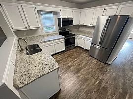 Beautiful 3 Bedroom 2 Bath Home For Rent  in Louisville, KY (Photo 2 of 8)