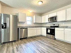 Beautiful 3 Bedroom 2.5 Bath Home For Rent  in Elwood, IN (Photo 2 of 10)