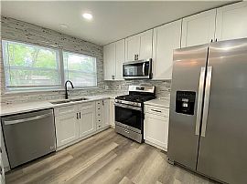 Beautiful 3 Bedroom 2 Bath Home For Rent  in Indianapolis, IN (Photo 4 of 10)