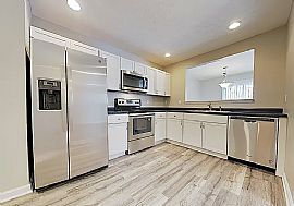 Beautiful 3 Bedroom 2.5 Bath Home For Rent  in Greenwood, IN (Photo 4 of 10)