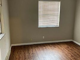 209 19th St Apt 5, Huntington, Wv 25703 in Huntington, WV (Photo 3 of 5)