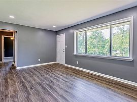 Fantastic Renew 4 Beds, 2 Baths House For Rent in Evansville, IN (Photo 2 of 5)