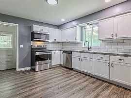 Fantastic Renew 4 Beds, 2 Baths House For Rent in Evansville, IN (Photo 3 of 5)