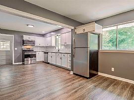 Fantastic Renew 4 Beds, 2 Baths House For Rent in Evansville, IN (Photo 4 of 5)