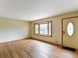 Charming 3 Bedroom 2 Bath Home For Rent  in Roseville, MN (Photo 3 of 8)