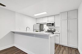 Welcome to Waverly Apartments. Waverly Is Perfect in Los Angeles, CA (Photo 7 of 12)