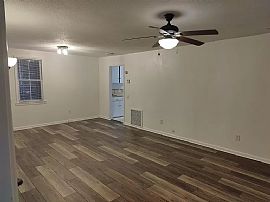 104 Ne 22nd St, Gainesville, Fl 32641 in Gainesville, FL (Photo 4 of 9)