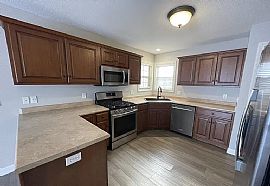 Charming 3 Bedroom 2 Bath Home For Rent  in Fort Wayne, IN (Photo 3 of 10)